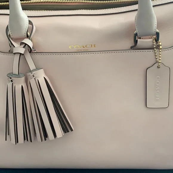 COACH Ballet Pink Leather Barrel Bag
Excellent Condition, barely used. - Picture 6 of 14